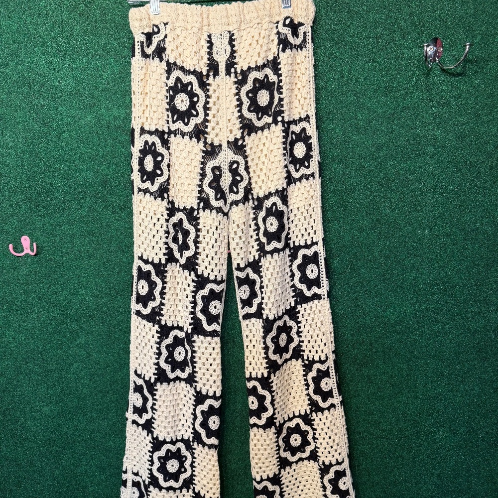 288 NWOT POL OSFM Black/Cream Crochet Pant Leggings